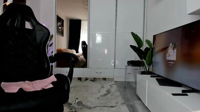 Ivybelle - Porn Video [Bongacams]: energetic performer, voluptuous ass, mesmerizing temptress