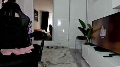 Ivybelle - Porn Video [Bongacams]: energetic performer, voluptuous ass, mesmerizing temptress