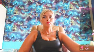 Mistress-Gwen - Porn Video [Bongacams]: ravishing assets, hot solo pleasure, shapely figure