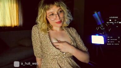 A-Huli - Porn Video [Bongacams]: exquisite décolletage, quivering passion, casual flirty talk