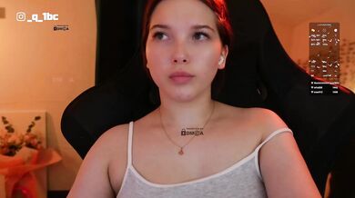 mispopi - Porn Video [Bongacams]: sensual décolletage, alluring ass, captivating glutes