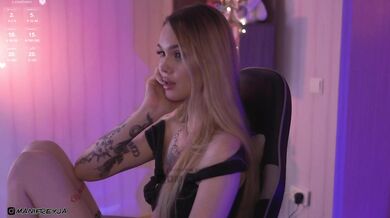 ManiFreyja - Porn Video [Bongacams]: girl alone, talented cam slut, electric chemistry