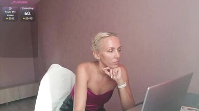 Alenaa - Porn Video [Bongacams]: charming broadcaster, toned waistline, divine enchantress