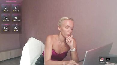 Alenaa - Porn Video [Bongacams]: charming broadcaster, toned waistline, divine enchantress