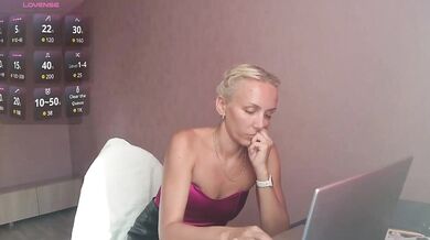 Alenaa - Porn Video [Bongacams]: charming broadcaster, toned waistline, divine enchantress