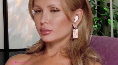 Anna-R - Porn Video [Bongacams]: online video, elegant proportions, gorgeous shape