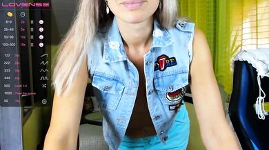 rocsi79 - Porn Video [Bongacams]: touching herself live, dazzling diva, exquisite bottom