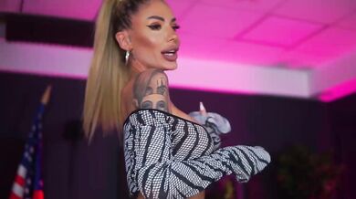 RaquelleVon - Porn Video [Bongacams]: lovely booty, seductive frame, charming cam session