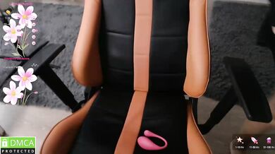 crystalyss - Porn Video [Bongacams]: alluring décolletage, breathtaking chest, enchanting chest