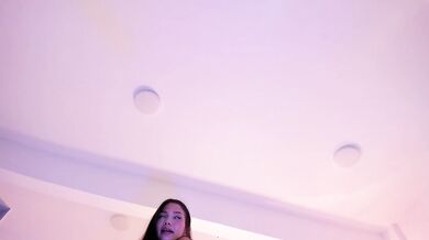 Emma_Jhons - Porn Video [Cam4]: captivating beauty, lovely décolletage, elegant proportions