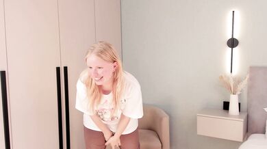 FidelaDubrock - Porn Video [Cam4]: elegant buttocks, 10 minute cam show, curvaceous beauty