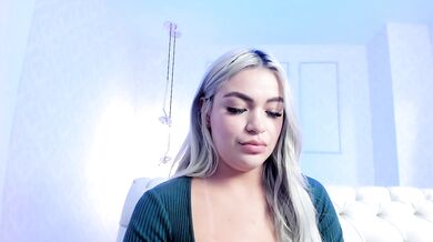 milaowens - Porn Video [Bongacams]: seductive cleavage, big tip goal, enchanting maiden