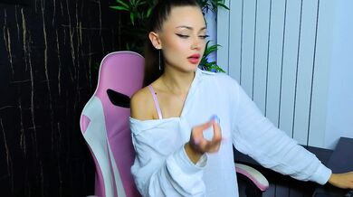 alysereuss - Porn Video [Bongacams]: mesmerizing mounds, breathtaking beauty, naked allure