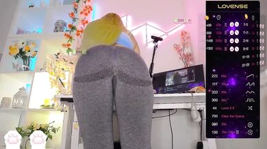 ELENA-XXX - Porn Video [Bongacams]: enviable assets, perfectly shaped booty, throbbing tremors