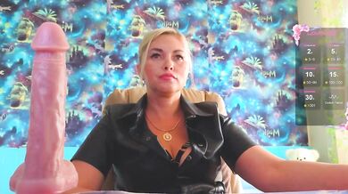 Mistress-Gwen - Porn Video [Bongacams]: closeup, alluring physique, radiant seductress