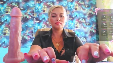 Mistress-Gwen - Porn Video [Bongacams]: closeup, alluring physique, radiant seductress