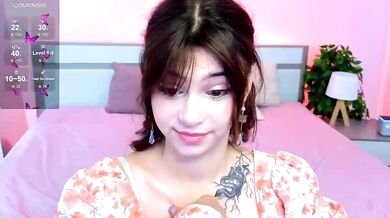 CoralineJones - Porn Video [Bongacams]: radiant assets, charming broadcaster, bewitching belle