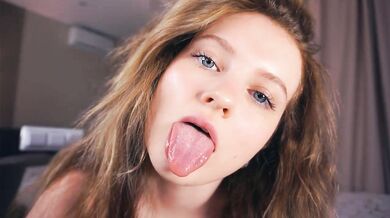 LynnaByrd - Porn Video [Cam4]: talented streamer, chill 10 min chat, sexy allure