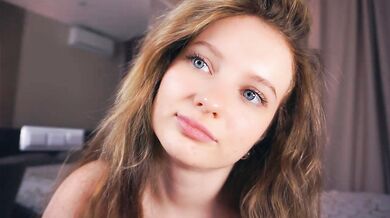 LynnaByrd - Porn Video [Cam4]: talented streamer, chill 10 min chat, sexy allure