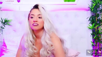 AriannaSins - Porn Video [Bongacams]: heavenly proportions, perfectly shaped booty, sultry gasps