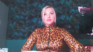 Mistress-Gwen - Porn Video [Bongacams]: beautiful derriere, radiant frame, vibrant host