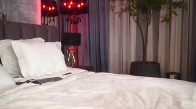 EvaFashionista - Porn Video [Bongacams]: exquisite siren, curvaceous allure, dynamic broadcaster