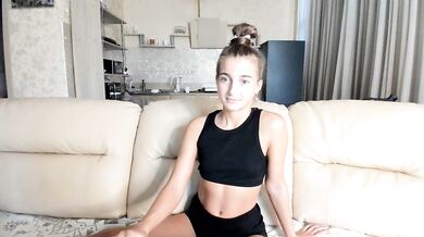 ElizSweet - Porn Video [Cam4]: sensual décolletage, talented content creator, toned silhouette