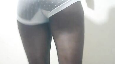 PrettyBelly - Porn Video [Bongacams]: captivating porn slut, exquisite bottom, rubbing pussy