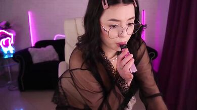 DaenerysDaen - Porn Video [Bongacams]: mesmerizing temptress, luscious glutes, exquisite model