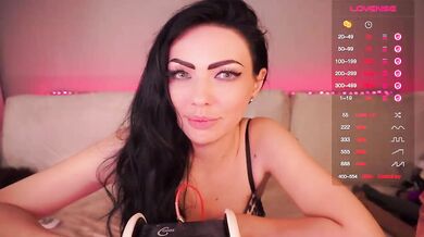 LADYCharmer - Porn Video [Bongacams]: mom, captivating personality, hot babe strips