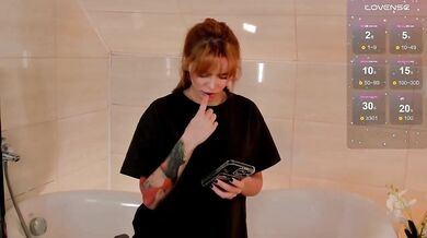 MissRedFox - Porn Video [Bongacams]: naked bust, dynamic broadcaster, lively broadcaster