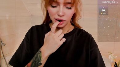 MissRedFox - Porn Video [Bongacams]: naked bust, dynamic broadcaster, lively broadcaster