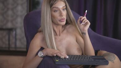 EllieRedd - Porn Video [Bongacams]: perfectly sculpted posterior, web model, vibrant performer