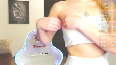 Adrianawow1 gets her seductive body and erotic tremors on display in this hot video