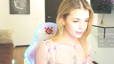 Adrianawow1 gets her seductive body and erotic tremors on display in this hot video