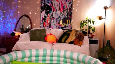 Abbienextdoor's naked beauty in a hot chat with a gorgeous babe