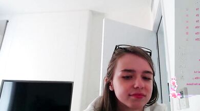 Miss_sweetbb's bodacious curves are exposed in a hot nude leak