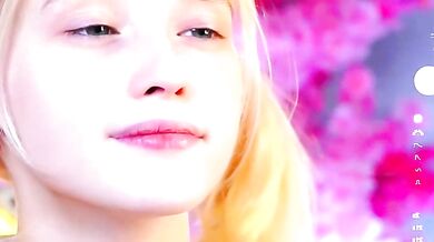 EdlinHargus shows off her oil-drenched body in a kinky solo striptease on camera