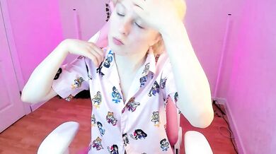 Watch Graceful Chest Curvaceous Beauty Nicole_Hiness get seduced and drilled by a Cam Guy