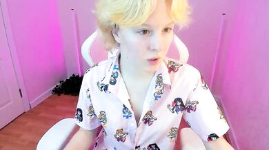 Watch Graceful Chest Curvaceous Beauty Nicole_Hiness get seduced and drilled by a Cam Guy