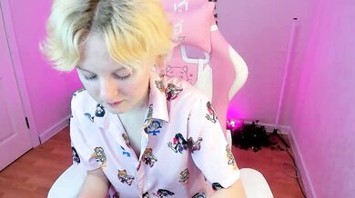 Watch Graceful Chest Curvaceous Beauty Nicole_Hiness get seduced and drilled by a Cam Guy