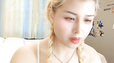 Lucky-xiuxiu's facial-play-time with her blonde friends: Interactive toys, deepthroating, and humiliation