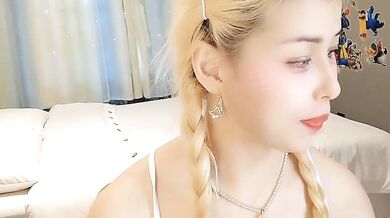 Lucky-xiuxiu's facial-play-time with her blonde friends: Interactive toys, deepthroating, and humiliation