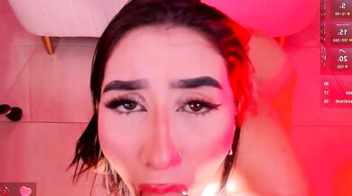 Maddison Lowe records herself twerking with toys in private topless teen video