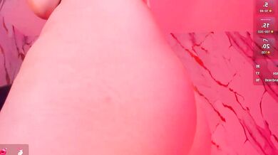 Maddison Lowe records herself twerking with toys in private topless teen video