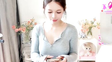 Enjoy the best of S-wan's young foot fetish with an intergenerational twist