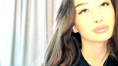 Petite Asian babe Sayoko_S twerks and sucks on a private cam in upskirt video