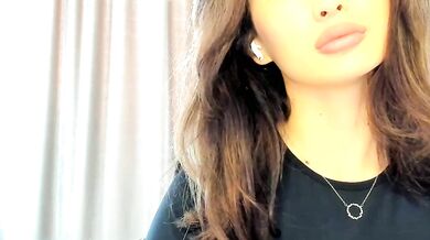 Petite Asian babe Sayoko_S twerks and sucks on a private cam in upskirt video