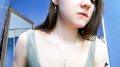 Watch Kriskras__ seduce & engage in a steamy solo session in her own home