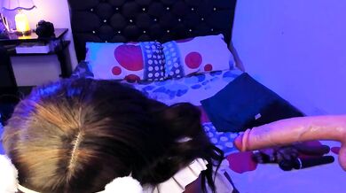 Kary_bunny3, a young and dirty-talked ebony cam girl, gives a naughty Spanish-speaking blowjob and gets her
